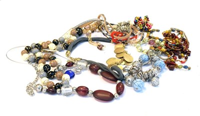 Lot 110 - Quantity of costume jewellery