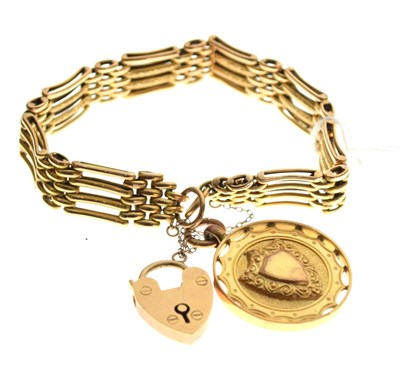 Lot 46 - Yellow metal gate-link bracelet