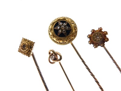 Lot 67 - Rose diamond star stickpin