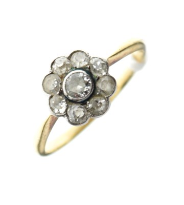 Lot 5 - Diamond set cluster ring