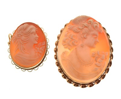 Lot 58 - Two 20th Century 9ct gold cameo brooches
