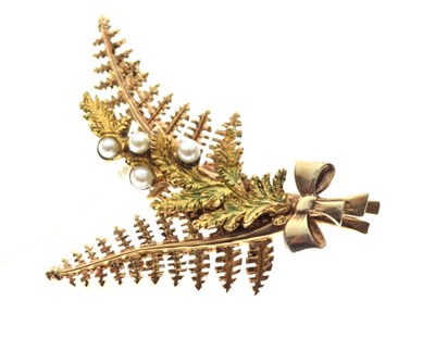 Lot 52 - Fern brooch, stamped '9ct'
