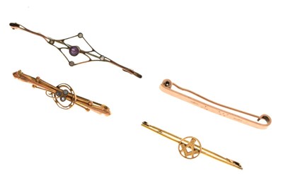 Lot 59 - Four assorted bar brooches, 8.5g gross approx