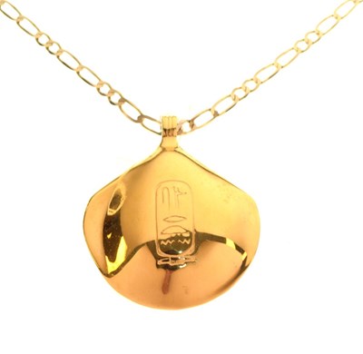 Lot 90 - 9ct gold figaro-link chain, and an unmarked Egyptian pendant