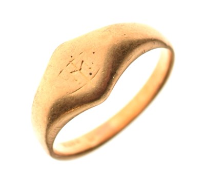 Lot 17 - 18ct gold signet ring