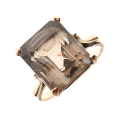Lot 12 - Smoky quartz ring