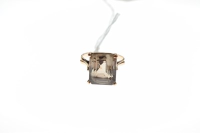 Lot 12 - Smoky quartz ring