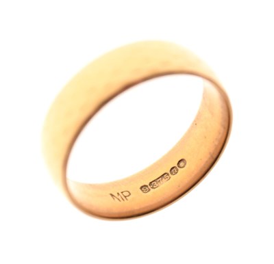 Lot 13 - 9ct gold wedding band