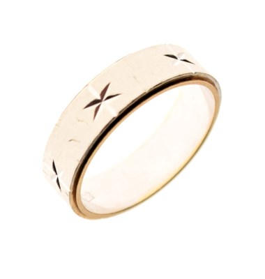 Lot 15 - '14k' patterned wedding ring