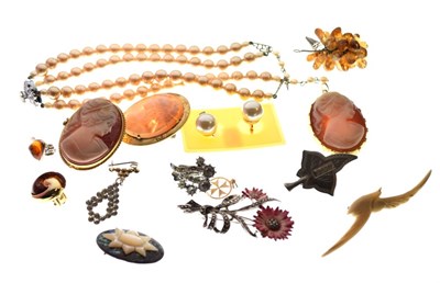 Lot 102 - Quantity of costume jewellery