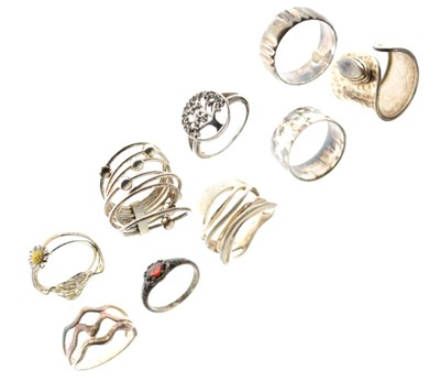 Lot 112 - Quantity of silver and white metal dress rings