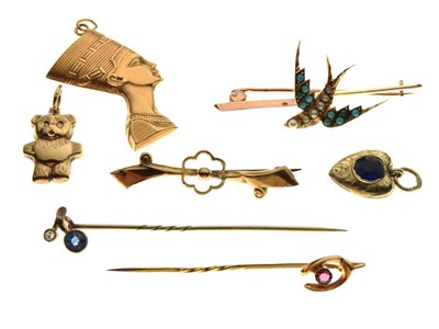 Lot 34 - Selection of gold and yellow metal jewellery