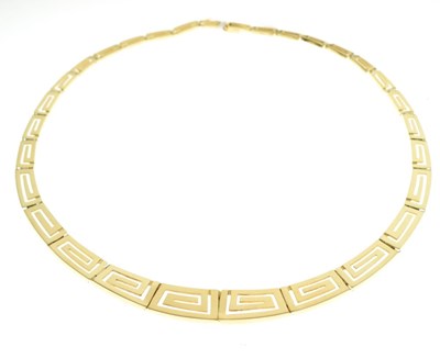 Lot 48 - Yellow metal Greek Key design collar. stamped '750'