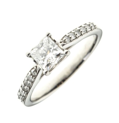 Lot 4 - Platinum single stone diamond ring
