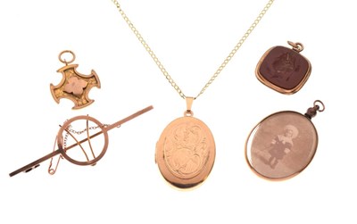 Lot 57 - Assorted jewellery to include 9ct gold medallion
