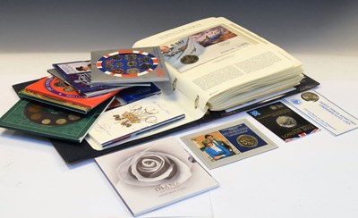 Lot 126 - Quantity of Royal Mint presentation year packs etc