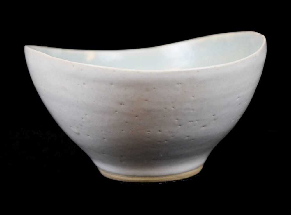 Lot 477 - Dame Lucie Rie eliptical bowl