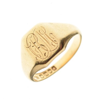 Lot 13 - 18ct gold signet ring