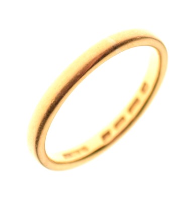 Lot 17 - 22ct gold wedding band