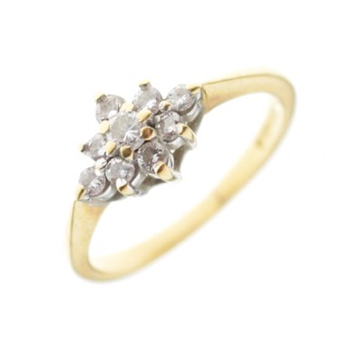 Lot 8 - 18ct gold and diamond cluster ring