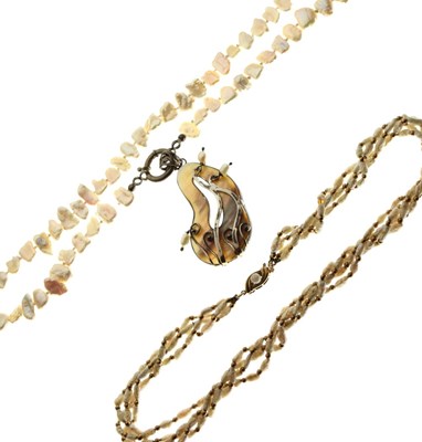 Lot 86 - Two pearl necklaces