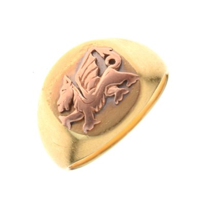 Lot 17 - 18ct gold signet ring
