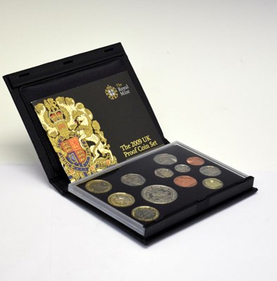 Lot 110 - Royal Mint 2009 proof coin set to include Kew Garden 50p