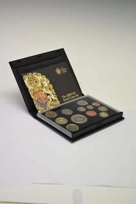 Lot 110 - Royal Mint 2009 proof coin set to include Kew Garden 50p