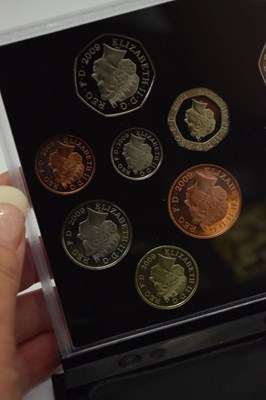 Lot 110 - Royal Mint 2009 proof coin set to include Kew Garden 50p