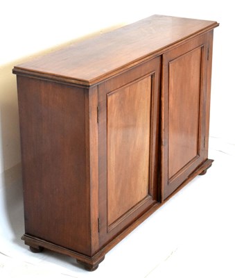Lot 559 - Mahogany double door cupboard
