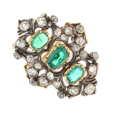 Lot 14 - Emerald and diamond cluster ring