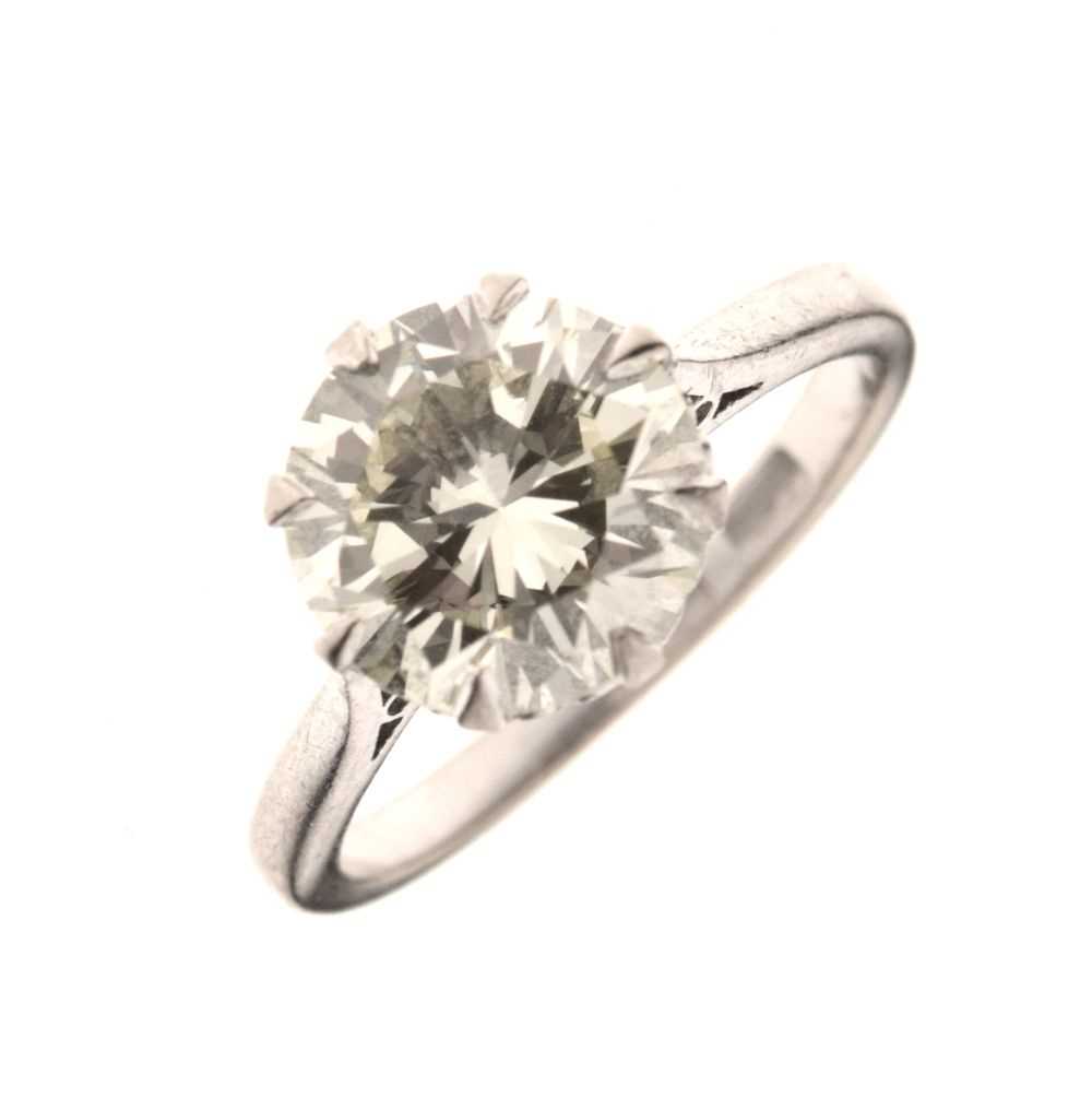 Lot 11 - Diamond single stone ring