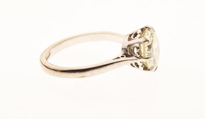 Lot 11 - Diamond single stone ring