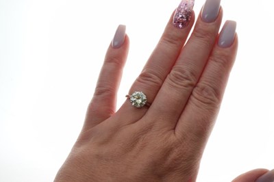 Lot 11 - Diamond single stone ring