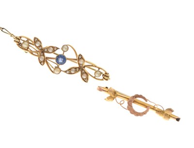 Lot 29 - 9ct gold bar brooch