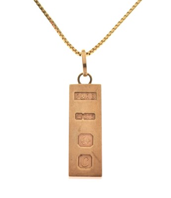 Lot 35 - 9ct gold ingot with 9ct gold box-link chain