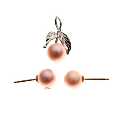 Lot 37 - White metal and cultured pearl pendant stamped '14k', together with a similar pair of stud earrings, stamped 585 (2)