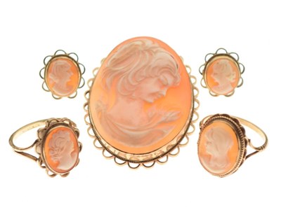 Lot 60 - Assorted group of 9ct gold shell Cameo jewellery