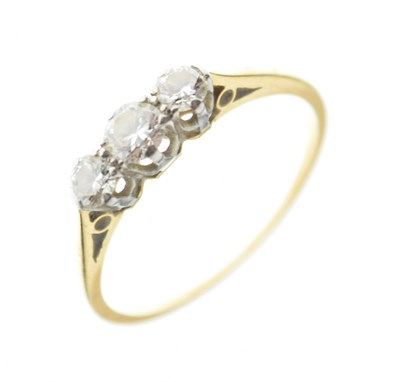 Lot 4 - Three stone diamond ring