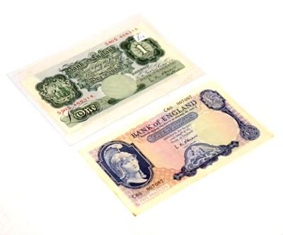 Lot 101 - Bank of England O`Brien Five Pound Helmeted Britannia and One Pound banknotes