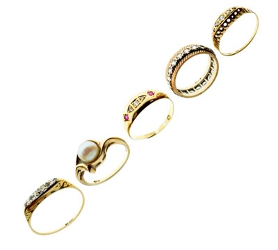 Lot 18 - Five yellow metal dress rings