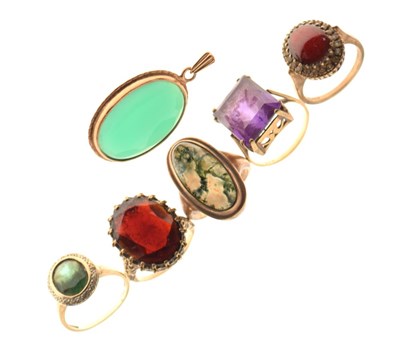 Lot 21 - Five assorted 9ct dress rings and pendant