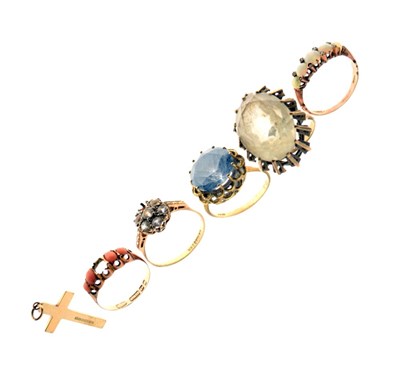 Lot 19 - Five assorted 9ct gold dress rings, and a 9ct gold cross pendant