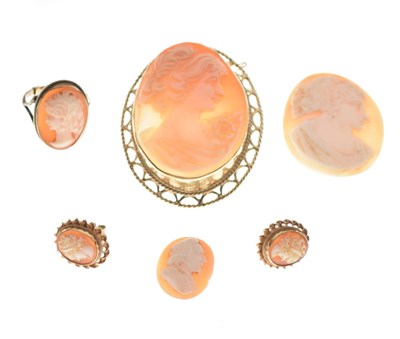 Lot 66 - Group of shell cameo jewellery