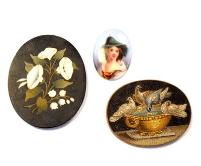 Lot 37 - Small 19th Century micromosaic oval panel depicting the Doves of Pliny
