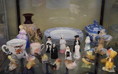 Lot 556 - Box of bird ornaments and assorted china
