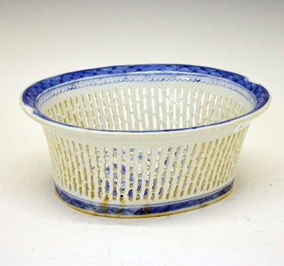 Lot 338 - Chinese porcelain blue and white basket
