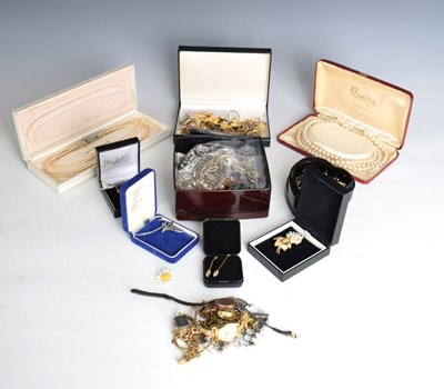 Lot 97 - Quantity of costume jewellery