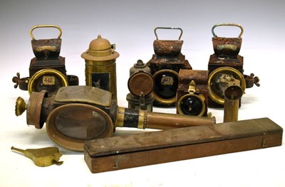 Lot 538 - Quantity of lamps to include carriage lamp, etc