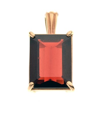 Lot 78 - Large rectangular garnet-coloured stone set pendant